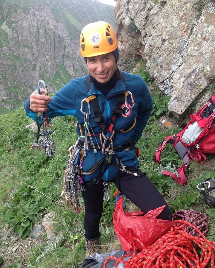 Қазақстандық альпинисттер Тянь-Шань тауларында қалып қойды