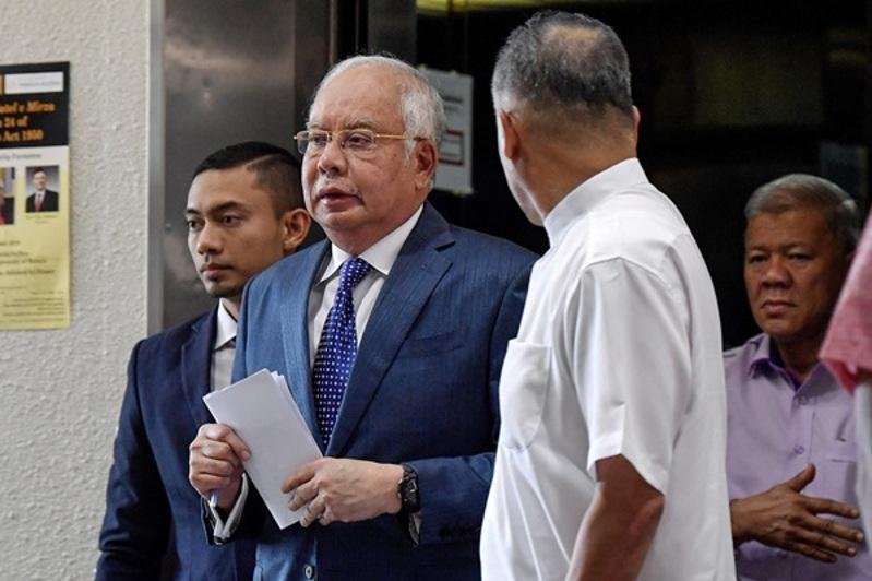 Малайзияның бұрынғы премьер-министрі сотталып жатыр