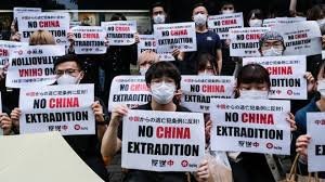 Гонконг: Үкімет халықпен санасады