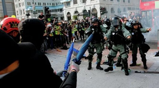 Гонконг: полиция ереуілшілерге оқ атуы мүмкін