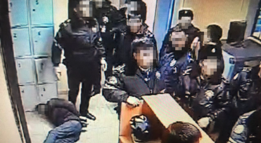 Видеода тіркелген 10 полиция қызметкері жұмыстан шығарылды